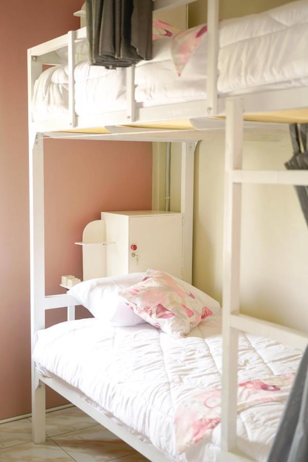 Ostello Bajo Bunkhouse Labuan Bajo Esterno foto